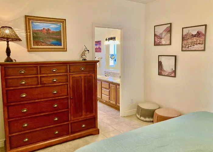 Local View Pet Friendly Boat Parking Close To Antelope Canyon Horseshoebend